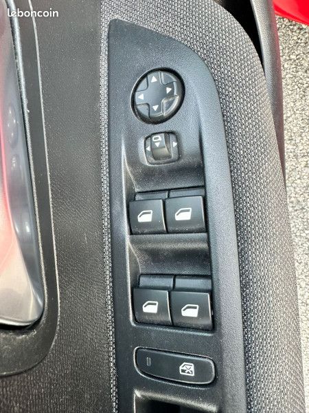 Peugeot 208 1.2 PURETECH 75CH S&S STYLE (image 10)
