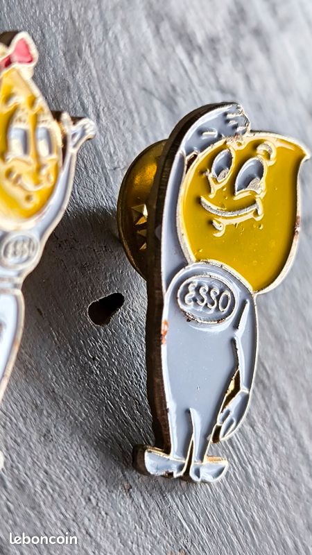 Badge Vintage Pins Pétrole ESSO - Épinglette Métal, Thème Transport, Collection