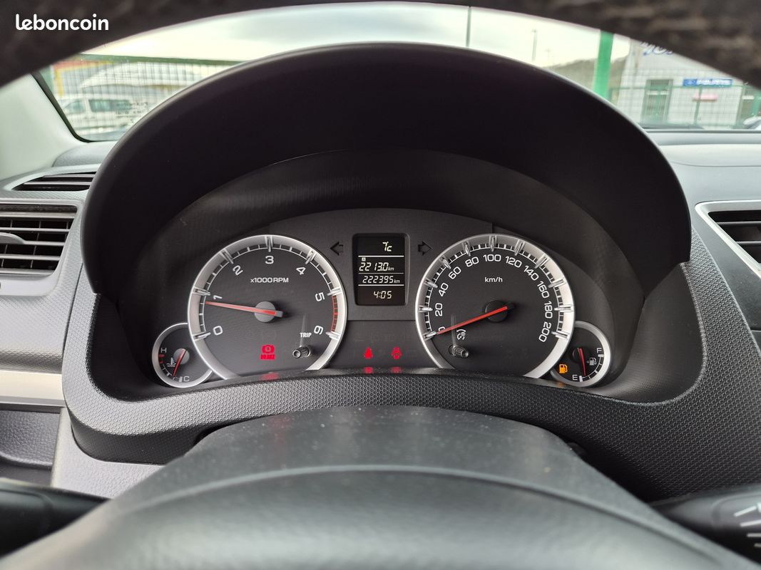 Suzuki SWIFT 1.3 DDIS 75CH GLX 3 PORTES (image 10)