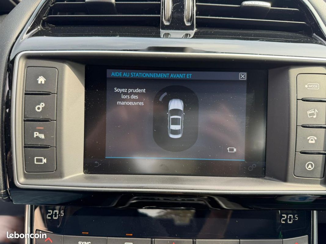 JAGUAR XE 2.0 D - 180 - BVA - AWD BERLINE R-Sport PHASE 1 (image 27)