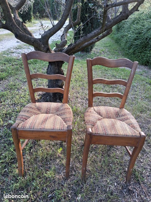 Lot de deux chaises provençales anciennes (image 1)
