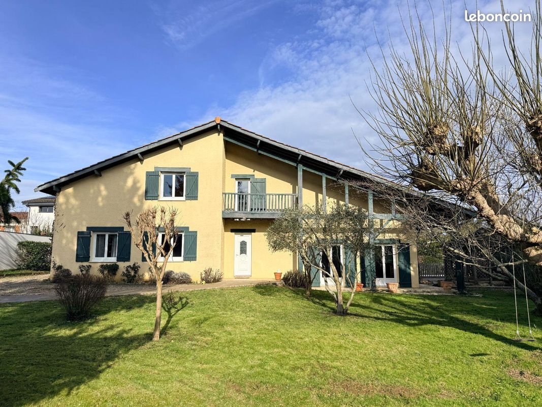 Maison 8 pièces 267 m² · à Bouliac · 267 m² · 595 000 €