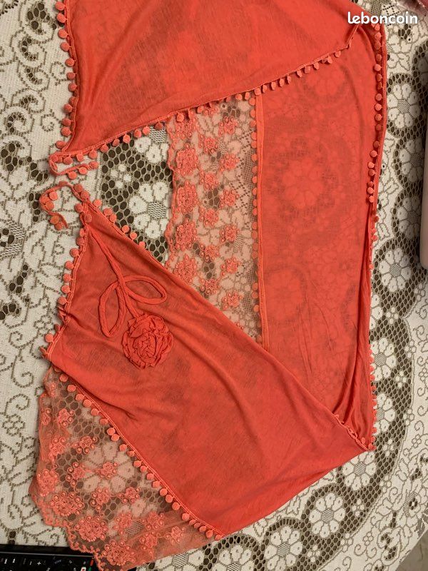 Grande étole corail jersey souple et tulle brodé (image 1)