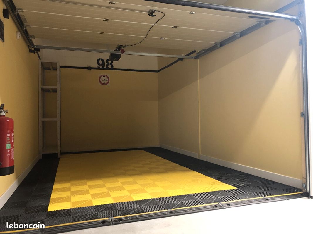 Parking 15 m² · à La Rochelle · 15 m² · 135 €/mois