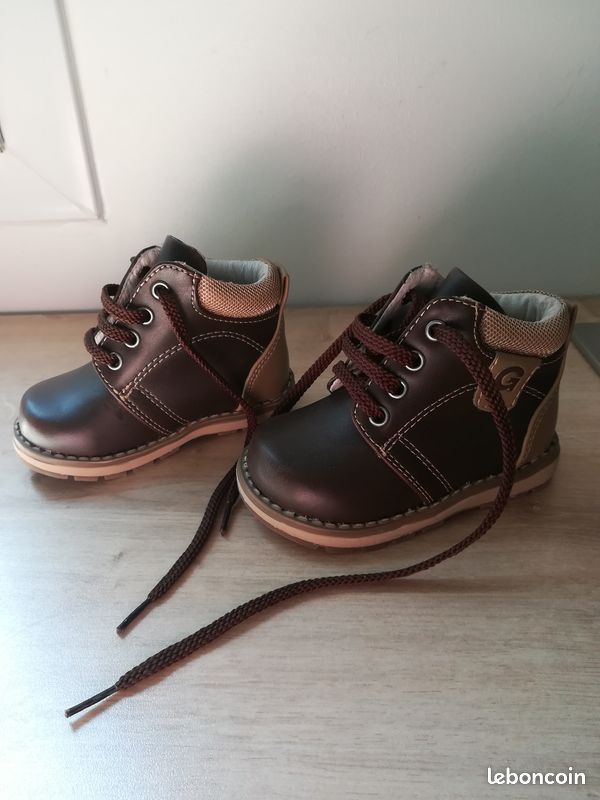 Chaussures bébé NEUVES taille 20 (image 1)