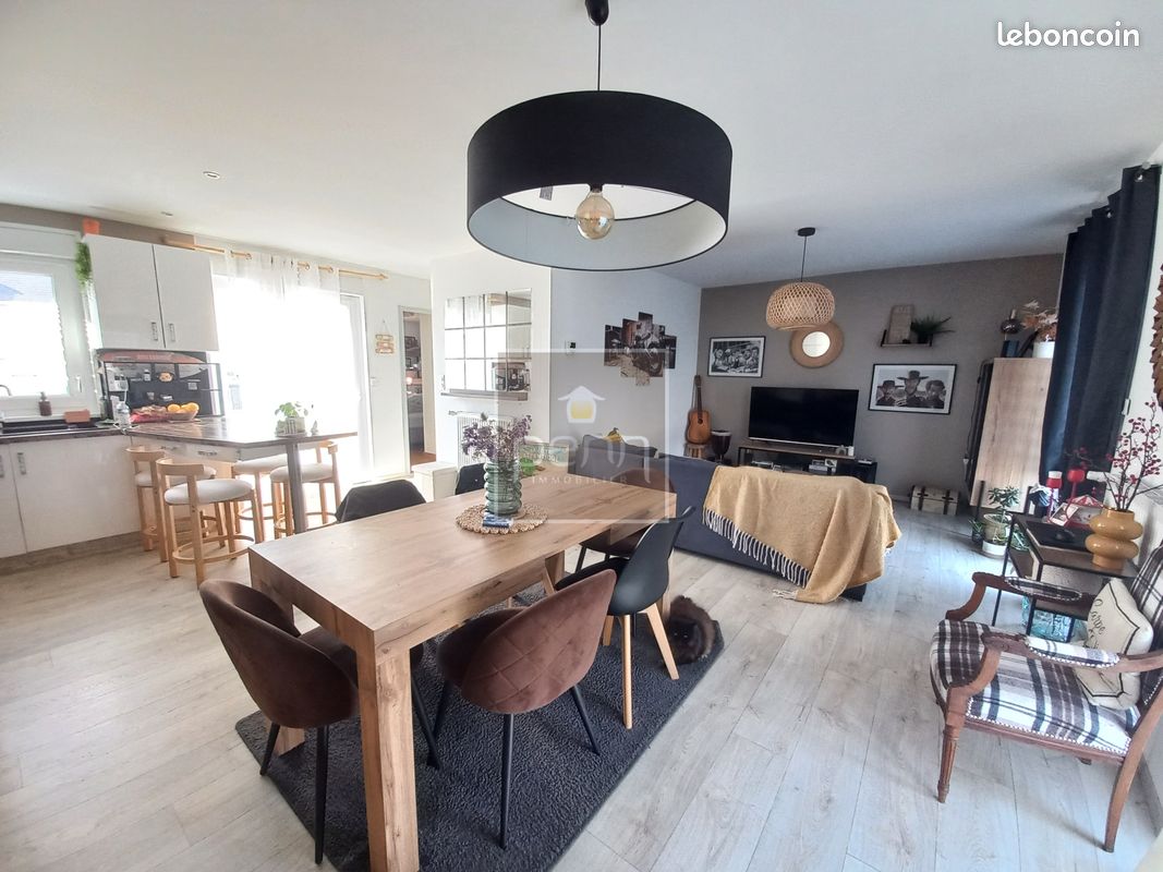 Maison 5 pièces 114 m² · à Étrelles · 114 m² · 900 €/mois