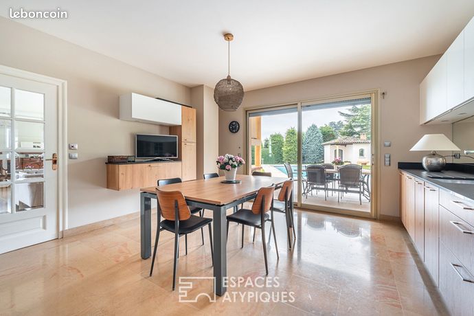 Villa 6 pièces 280 m²