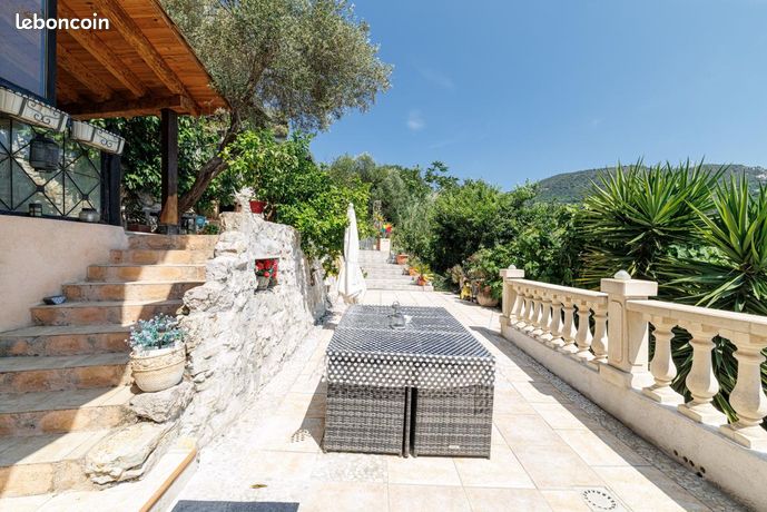 Maison 8 pièces 292 m² — 2