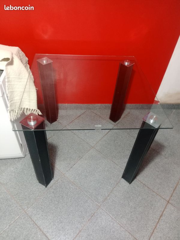 Table en verre (image 1)