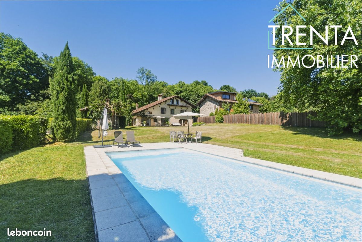Maison 8 pièces 349 m² · à Charnècles · 349 m² · 869 000 €