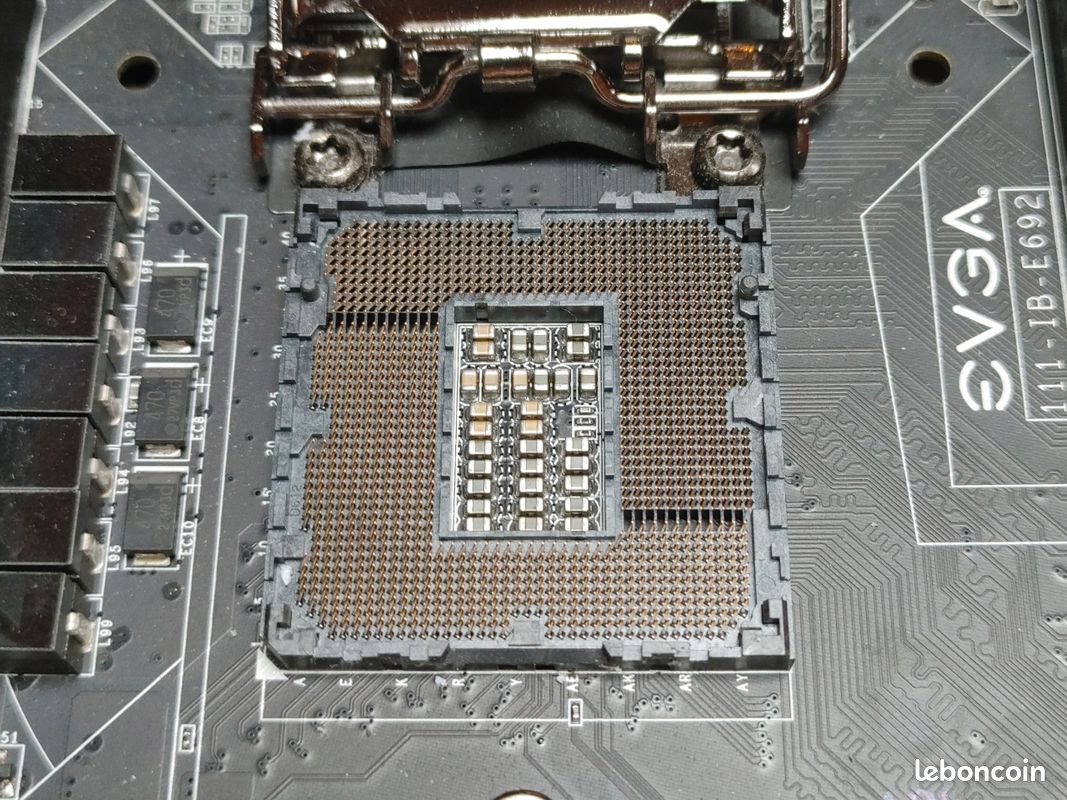 Carte mère EVGA Z77 Stinger mini ITX LGA 1155 compatible I7 3770K