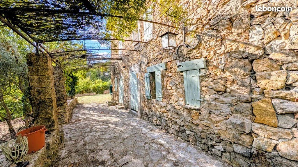 Maison 6 pièces 135 m² · à Entrecasteaux · 135 m² · 399 000 €
