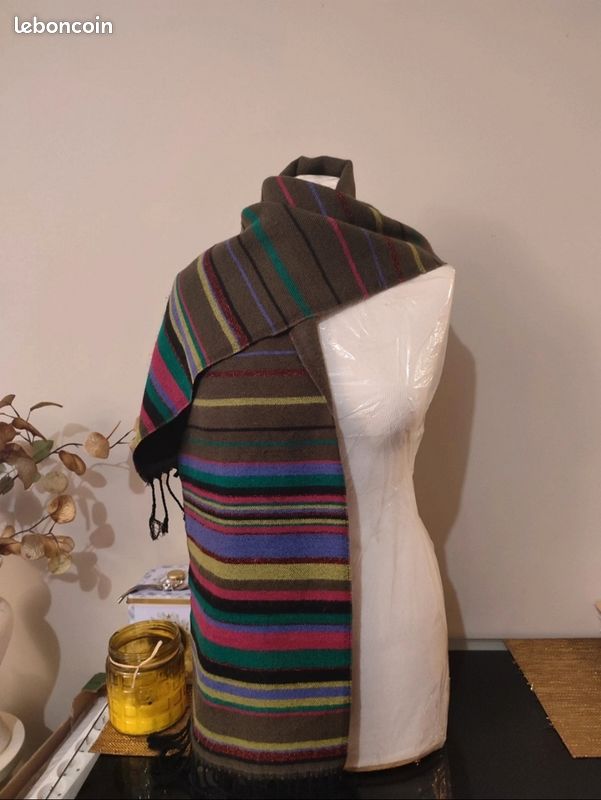 Écharpe marron à rayures colorées (image 3)