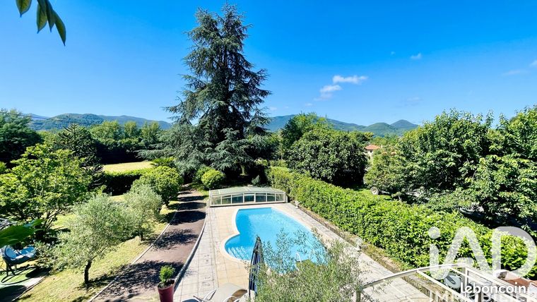 Propriété 8 pièces 256 m²