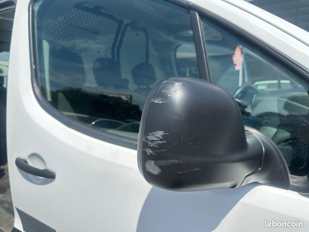 PEUGEOT PARTNER MOTRICITE RENFORCEE 1.6 HDI 90Ch Garantie 12 mois / DISTRI OK / REGUL / CLIM / ATTELAGE / (image 25)