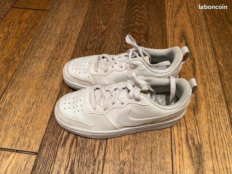 Vend chaussures Nike blanches (image 1)