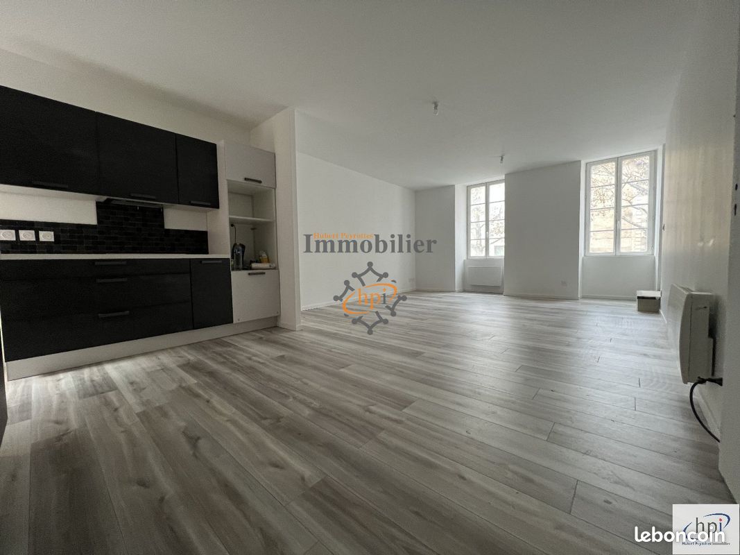 Appartement 4 pièces 92 m² · à Saint-Affrique · 92 m² · 702 €/mois