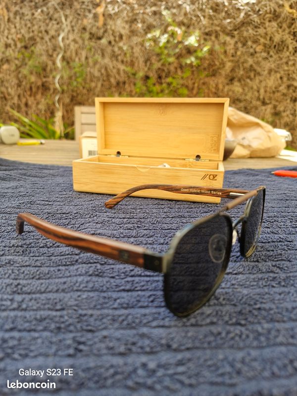 Paire de lunettes de soleil OZED neuve Accessoires Bagagerie