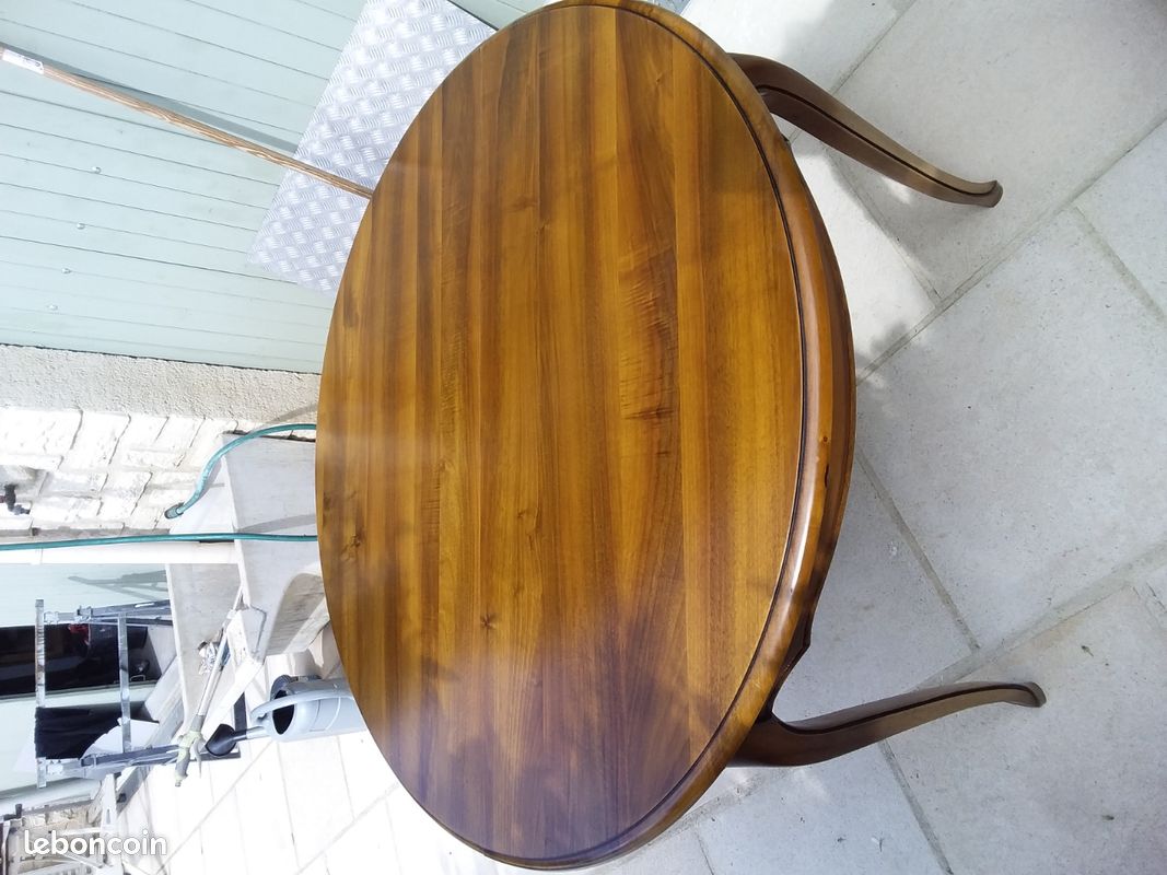 Table en noyer (image 1)