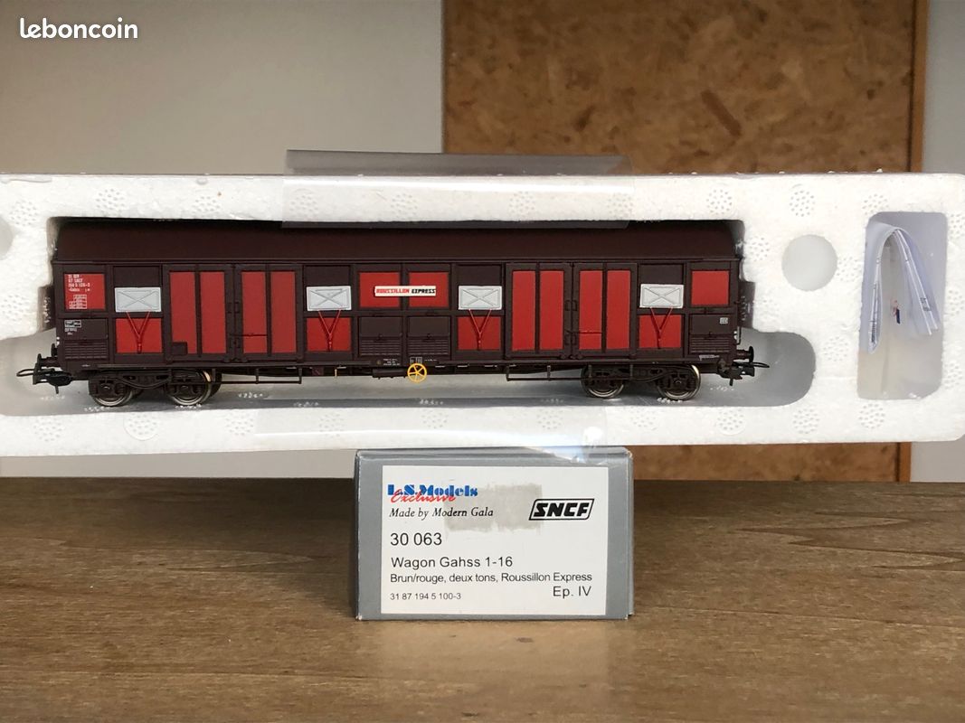 Coffret de 3 wagons couvert EVS gris toit haut / toit bas ''SHELL/ST