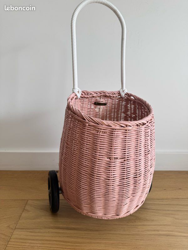 Panier à roulettes en rotin rose olli Ella (image 1)