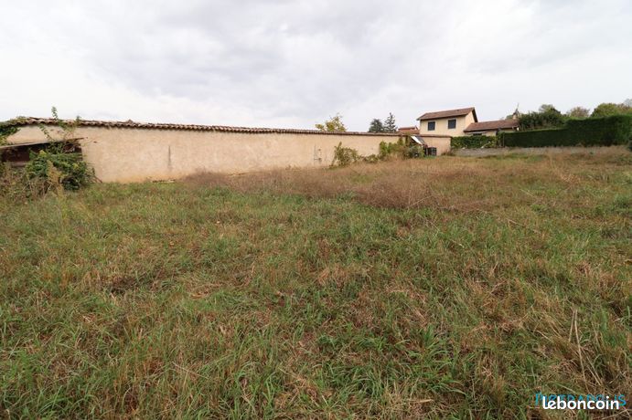 Terrain 880 m² Genay