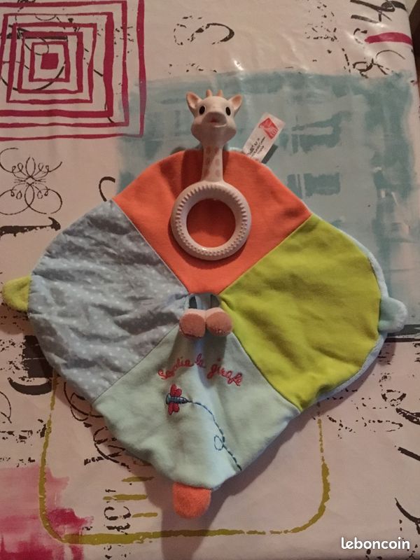 Anneau de dentition+Doudou Sophie la Girafe (image 1)