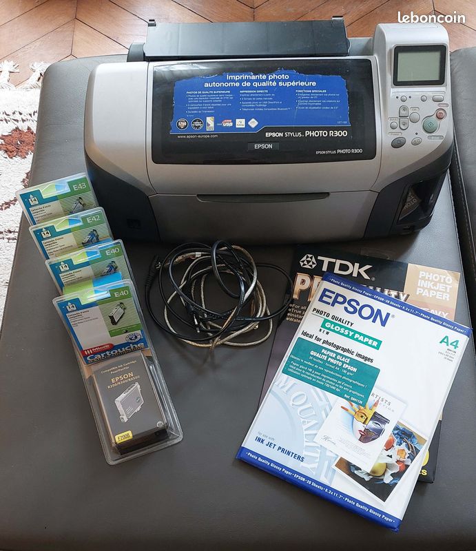 Imprimante Epson Stylus Photo R300 avec fournitures et accessoires, qualité professionnelle (image 1)