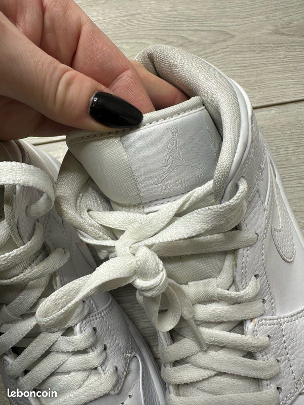 Air jordan 1 mid triple white - taille 40.5 (image 5)