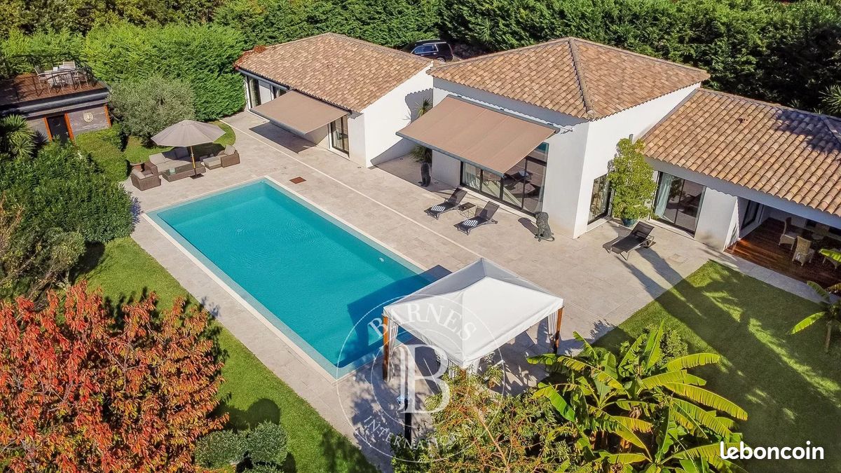 Maison 7 pièces 250 m² · à Roquefort-les-Pins · 250 m² · 1 890 000 €