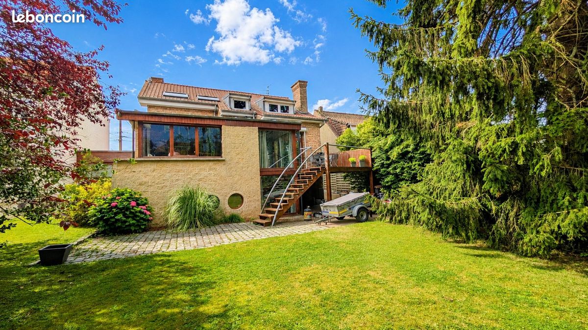 Maison 8 pièces 195 m² · à Leers · 195 m² · 495 000 €