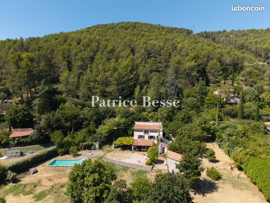 Maison 11 pièces 280 m² · à Solliès-Toucas · 280 m² · 630 000 €