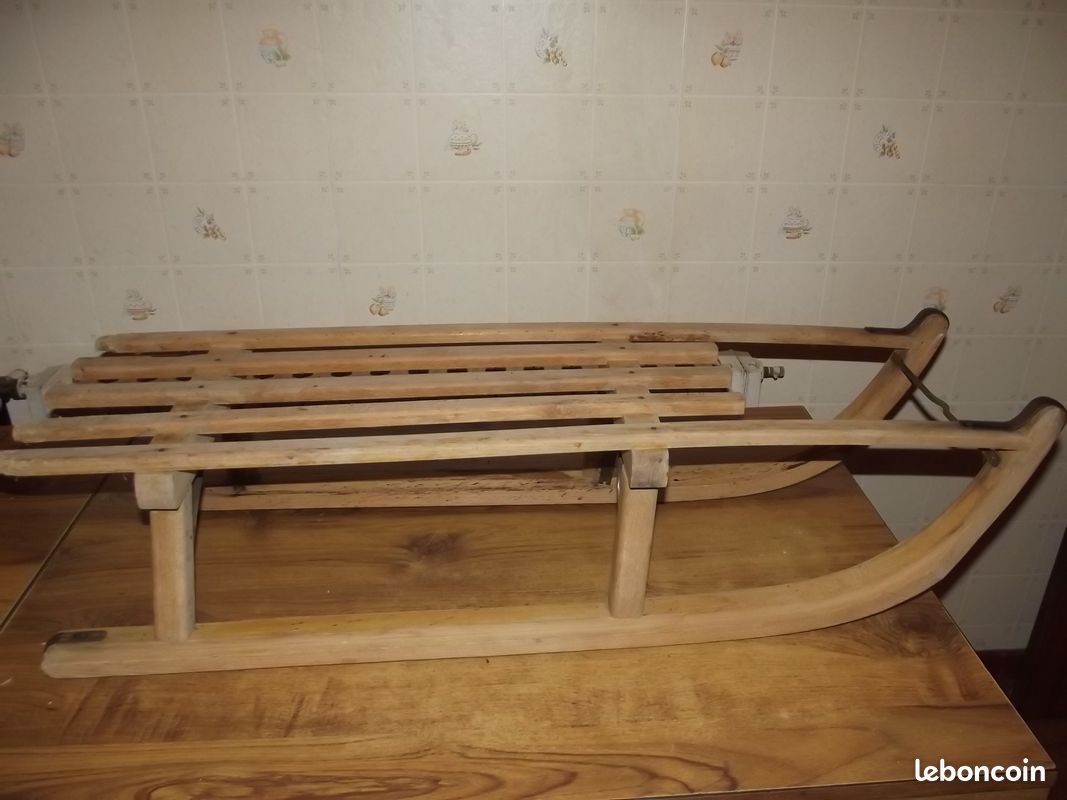 Ancienne luge bois qui à trouvé sa fonctionnalité