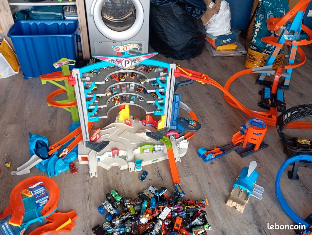 Vente de voiture et de garage hot wheels (image 3)