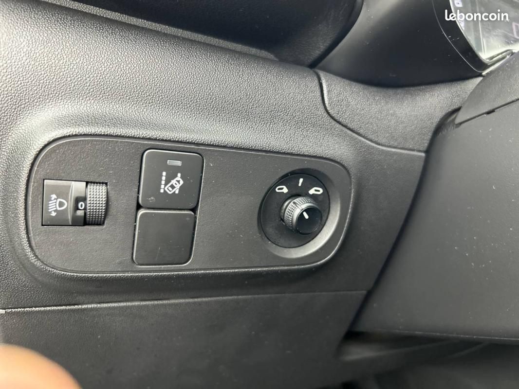 Citroën C3 PureTech 83 ch BVM5 - You (image 23)