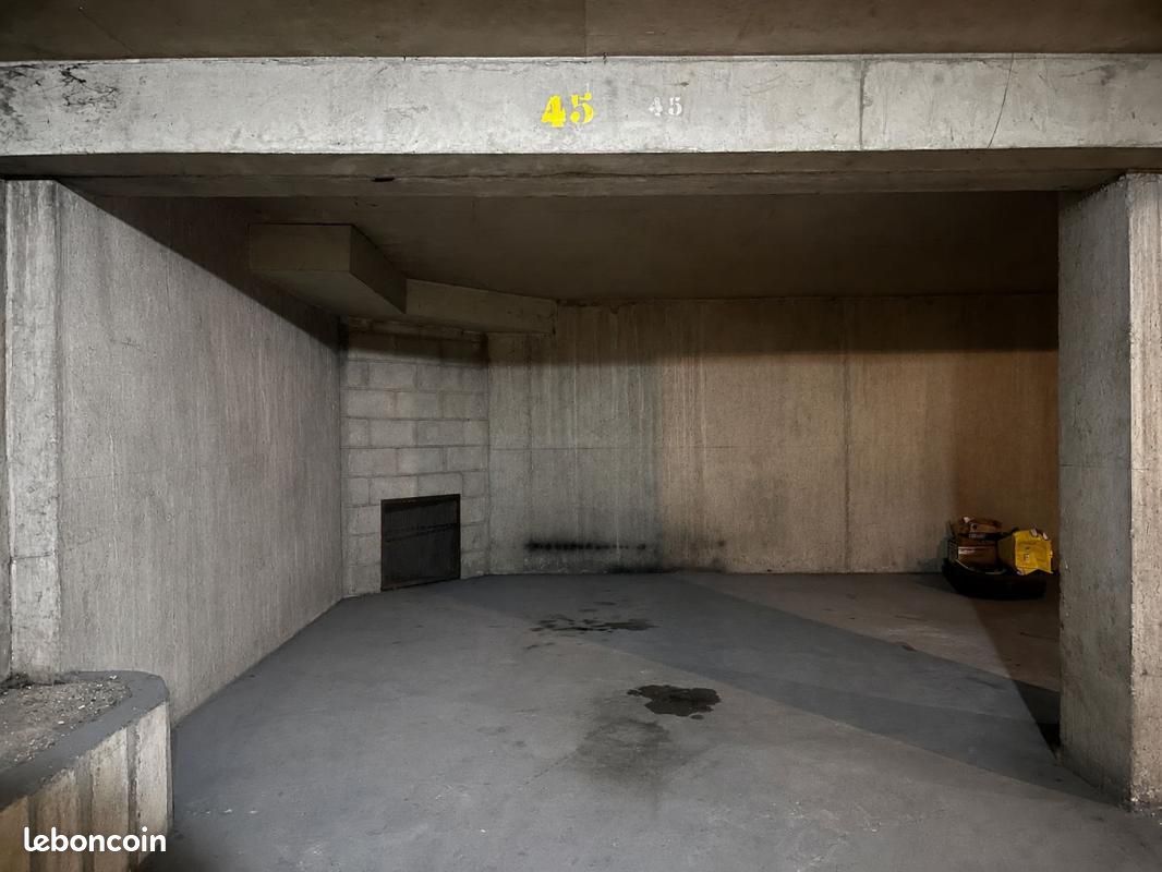 Garage/box Paris · 20 000 €