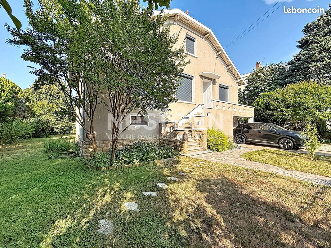 Maison 6 pièces 144 m² · à Bron · 144 m² · 785 000 €