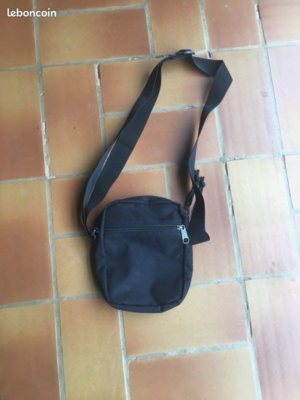 Sacoche Eastpak noir (image 2)