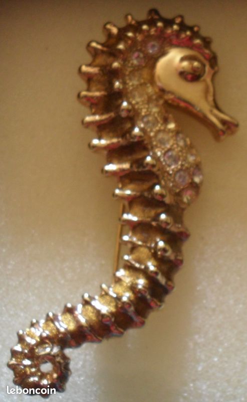 Broche Hippocampe doré (image 3)