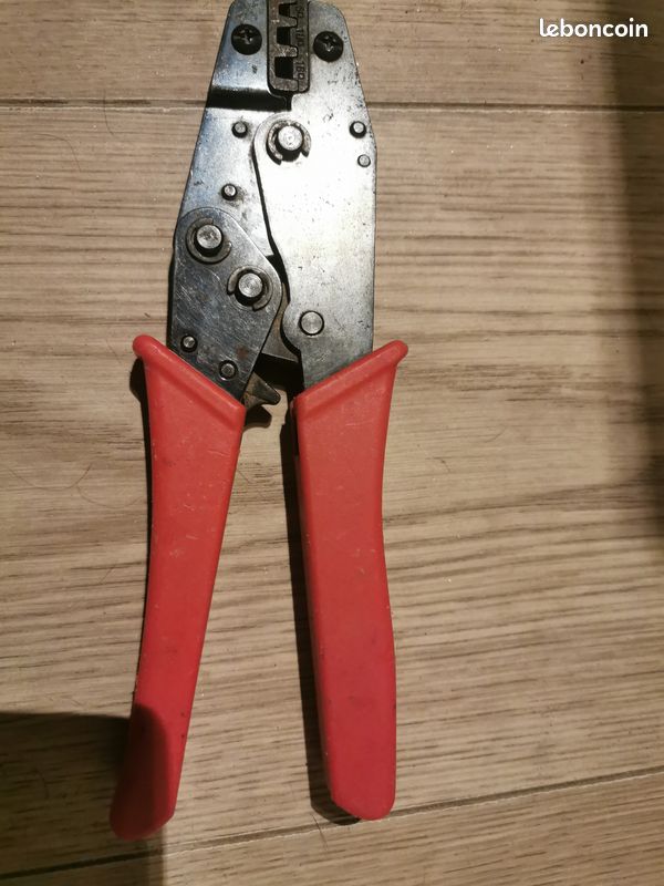 Pince à sertir (image 1)