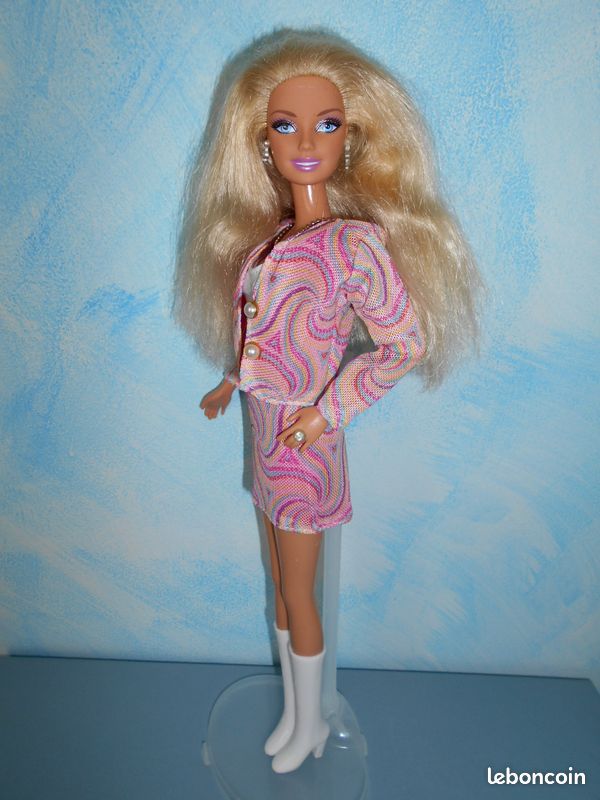 Poupée Barbie customisée tailleur tweed vert– Pièce artistique unique - Collection