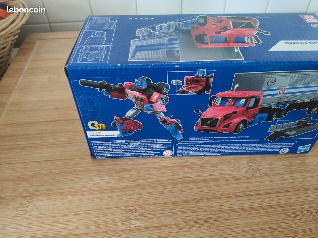 Transformers Optimus Prime Volvo VNR (image 4)