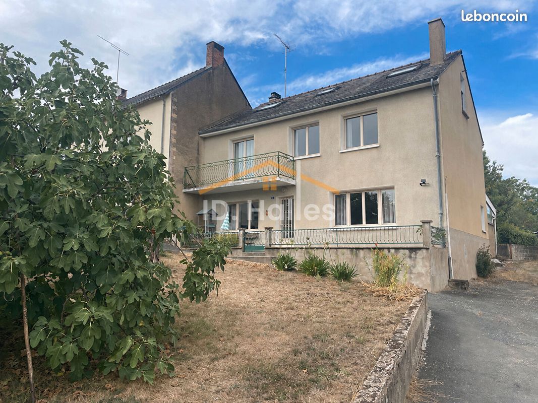 Maison 8 pièces 148 m² · à Ombrée d'Anjou · 148 m² · 138 000 €