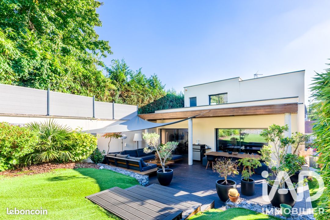 Maison 7 pièces 221 m² · à Osny · 221 m² · 890 000 €