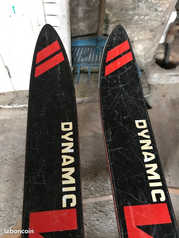 Paire de skis anciens (image 1)
