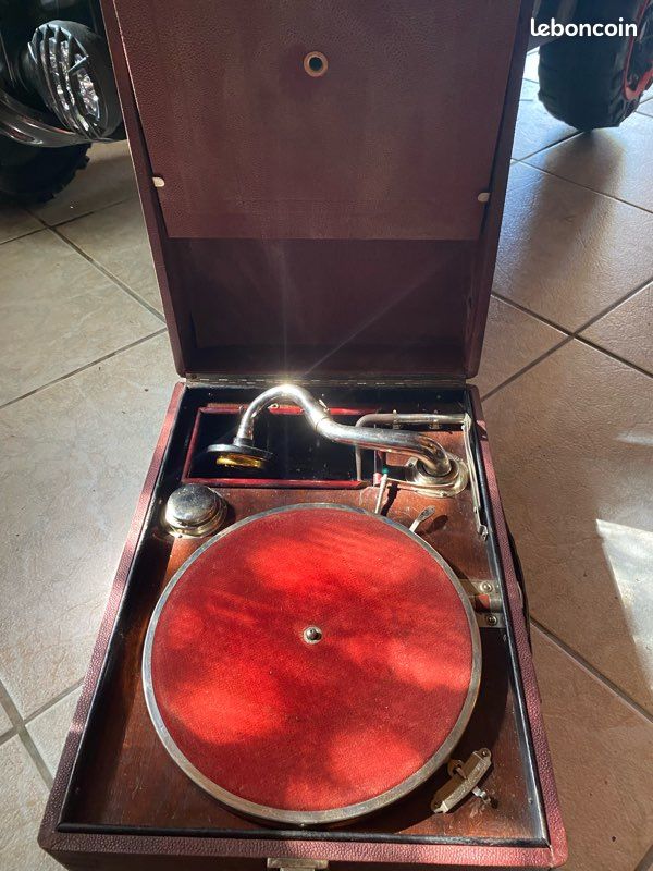 Gramophone (image 1)
