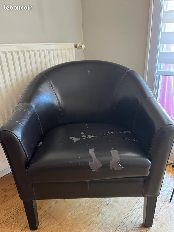Fauteuil club en cuir « Maison du Monde » À restaurer (image 1)