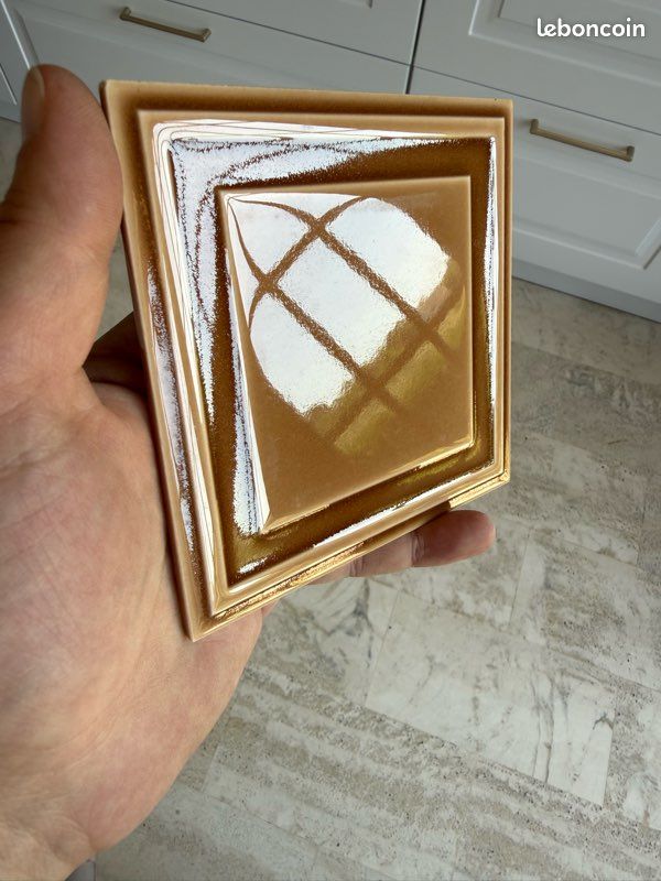 Lot de 167 carreaux céramique vintage années 70 caramel/moka relief brillant (image 2)