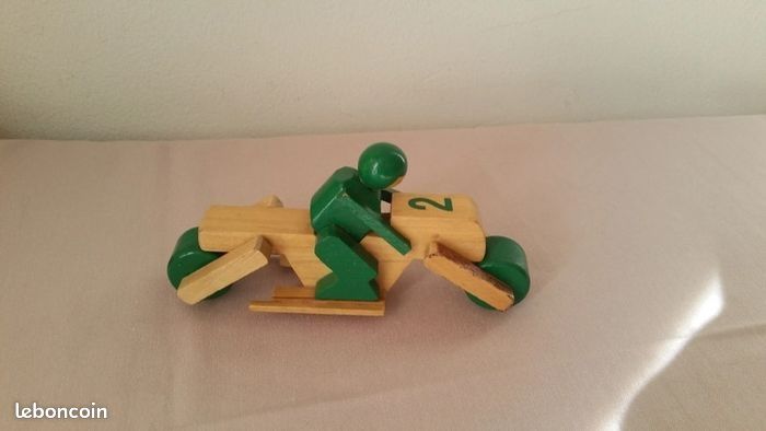 Moto et Pilote en Bois (image 2)