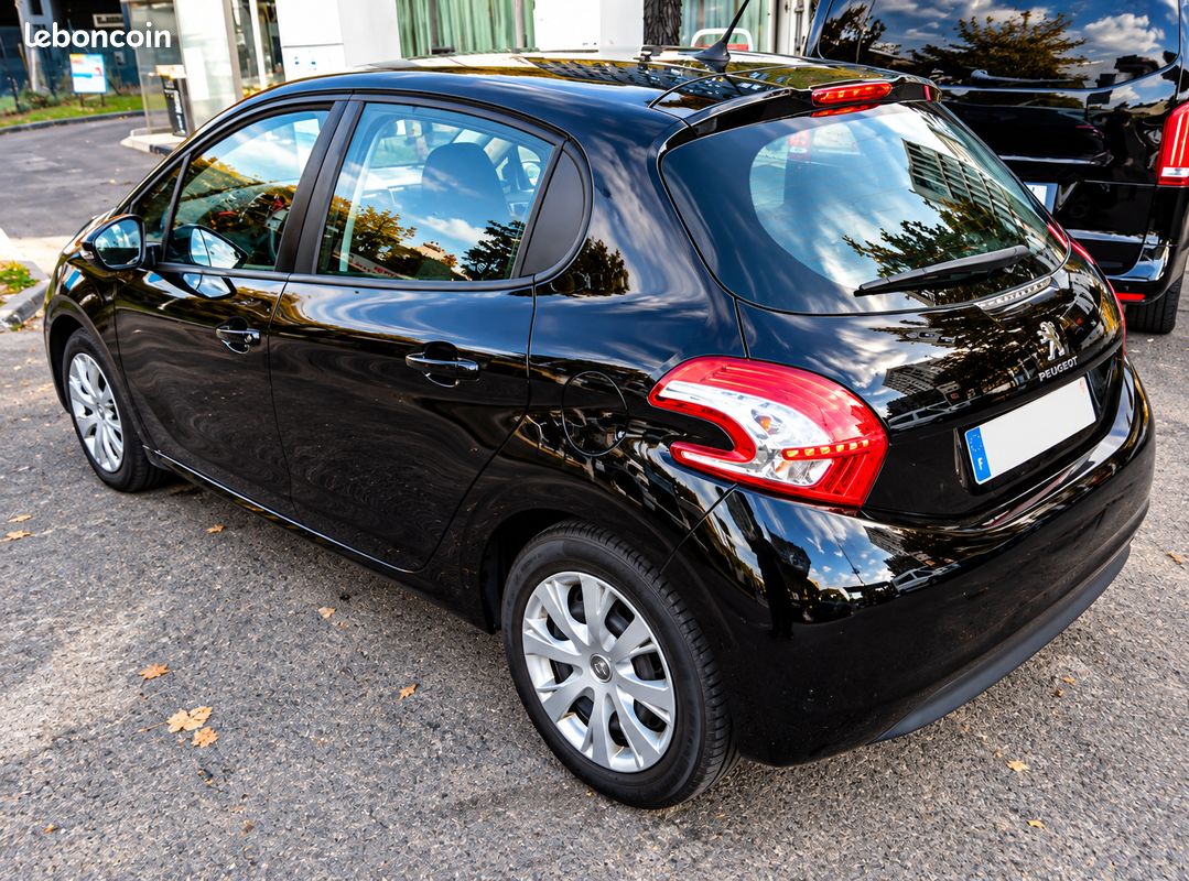 Peugeot 208 1.2 PureTech Active - 5 Portes - CT OK - Bon État (image 2)